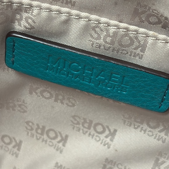 Michael Kors Jet Set Turquoise Pebbled Leather/Gold-Tone Hardware Shoulder Bag - Picture 6 of 12